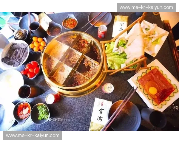 沸腾火锅遇上摩登魔都：重庆当代与上海的双城记，一场关于尊严与野心的绿茵博弈